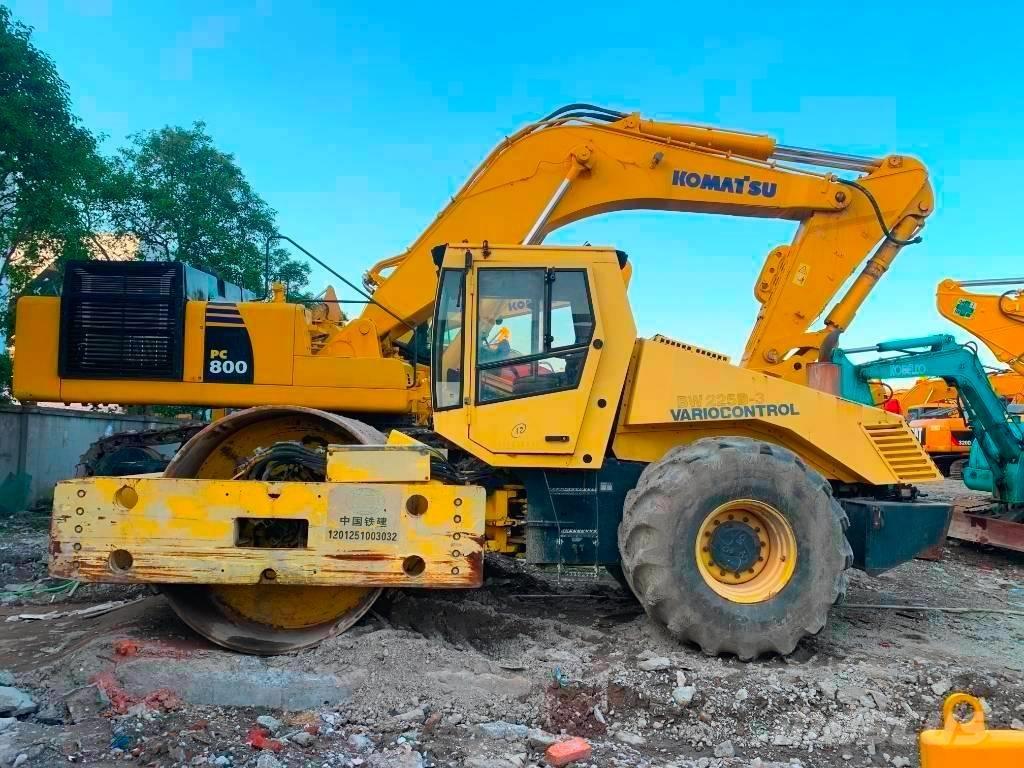 Bomag BW 225 D-3 タンデムローラ