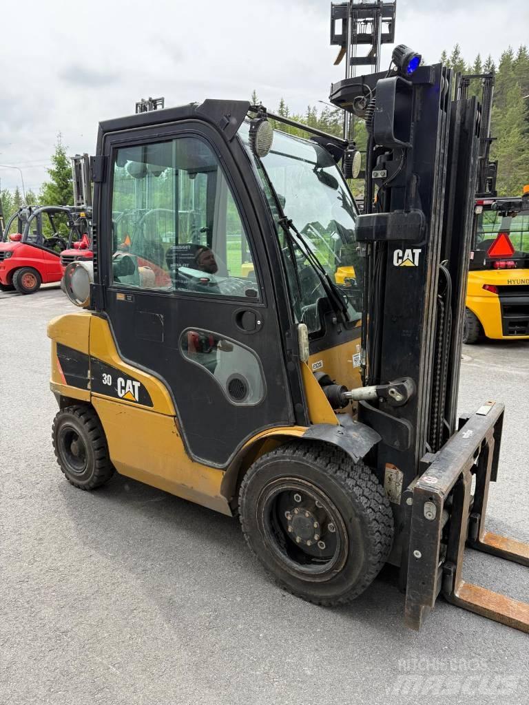 CAT GP 30 N LPGフォークリフト