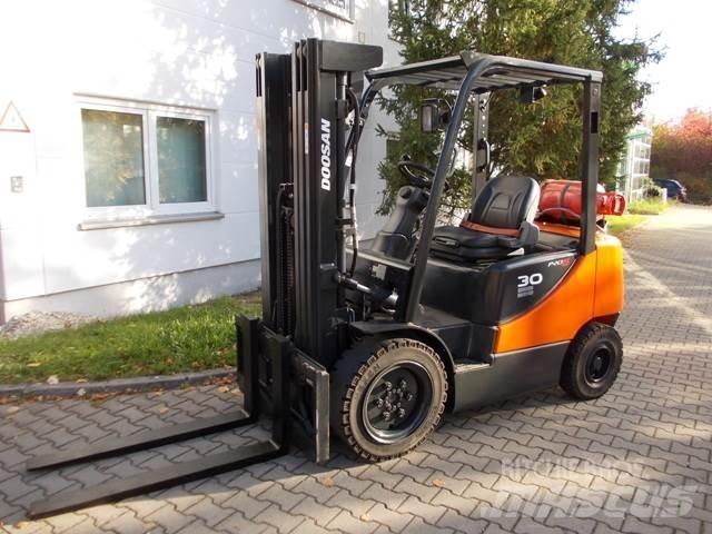 Doosan G 30 E LPGフォークリフト