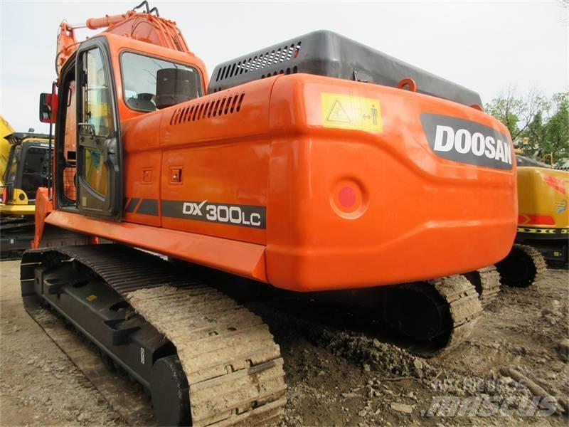 Doosan DX 300 LC 大型油圧ショベル12t以上（パワーショベル・ユンボ）