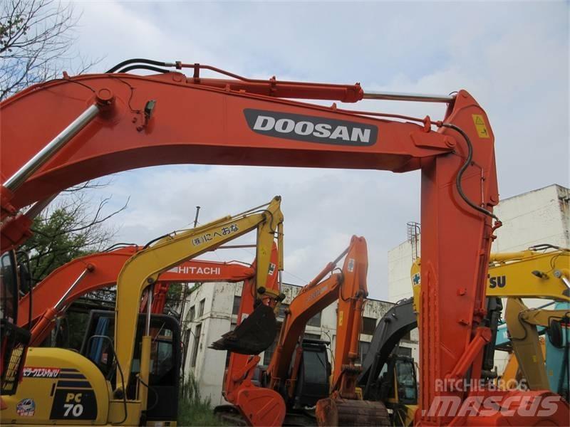 Doosan DX 300 LC 大型油圧ショベル12t以上（パワーショベル・ユンボ）