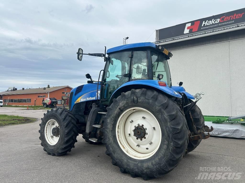 New Holland TG 230 トラクター