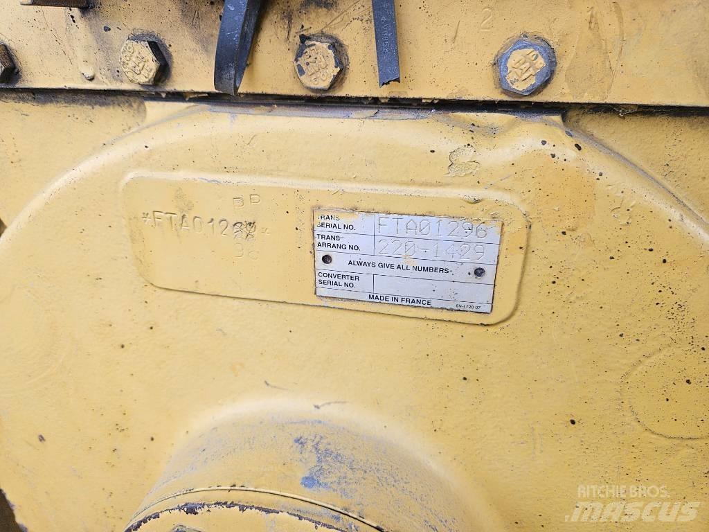 CAT D 6 T XL ブルドーザー
