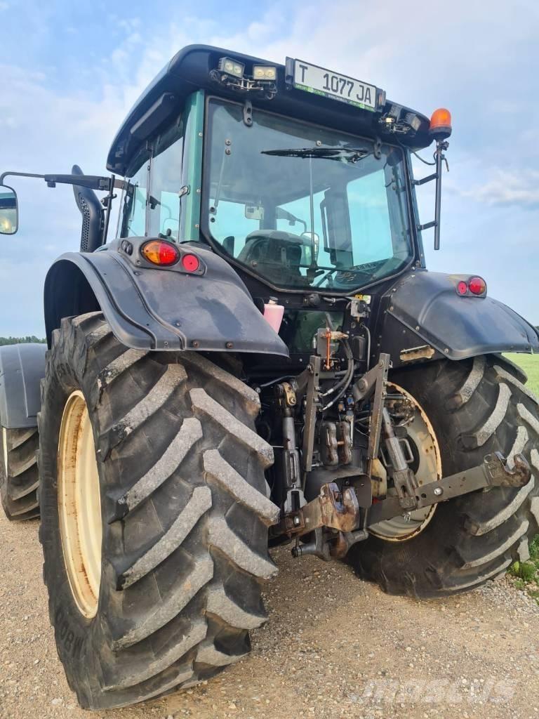 Valtra T 173 HiTech トラクター