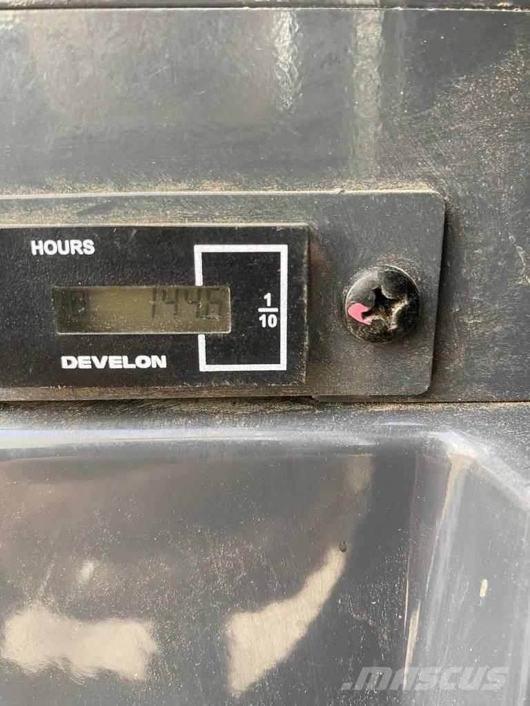 Develon DX 27 Z-7 ミニ油圧ショベル 7t以下（ミニユンボ・ミニディガー）