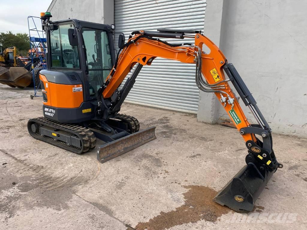 Develon DX 27 Z-7 ミニ油圧ショベル 7t以下（ミニユンボ・ミニディガー）