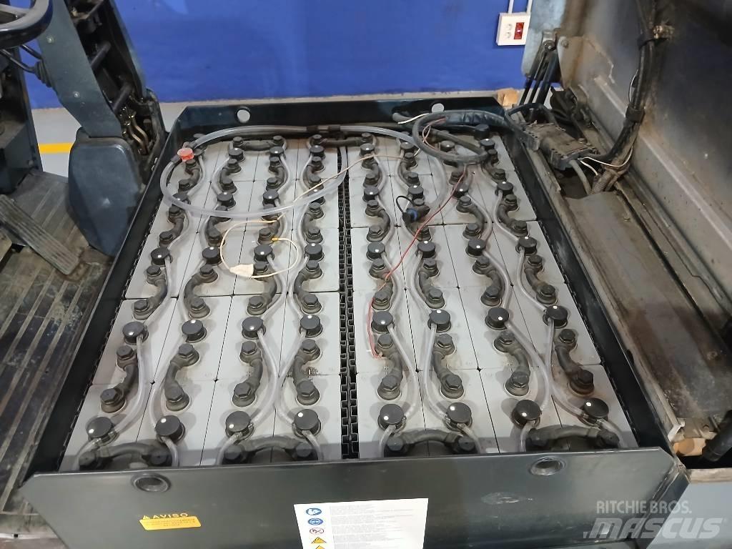 Nissan GQ02 L 30 CU バッテリーフォークリフト