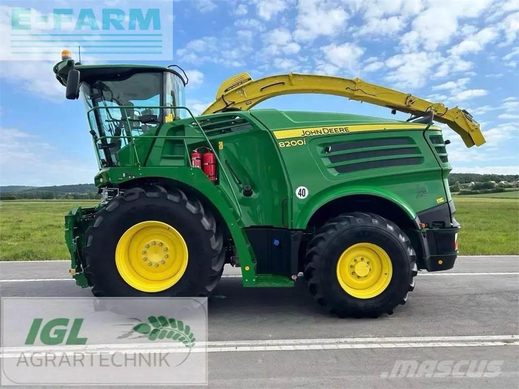 John Deere 8200 i 自走式フォレージハーベスター