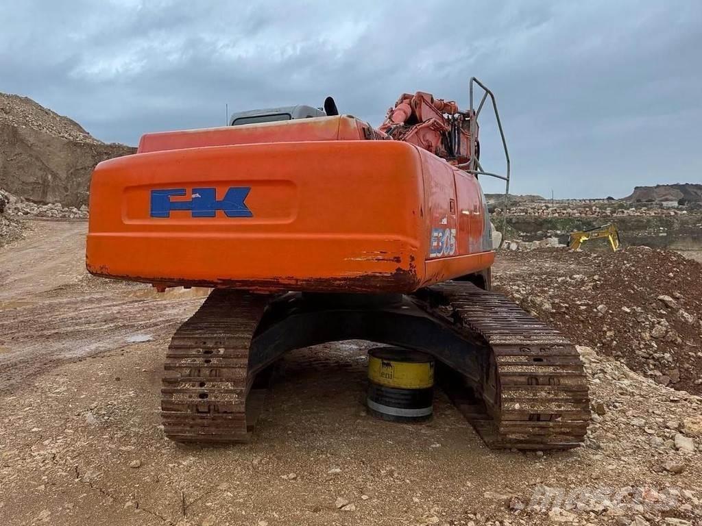 Fiat KOBELCO E305 特殊油圧ショベル