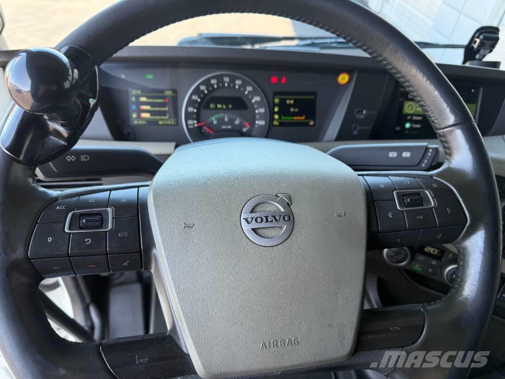 Volvo FH 540 6x2 ボックスボディー、ウイング、箱車