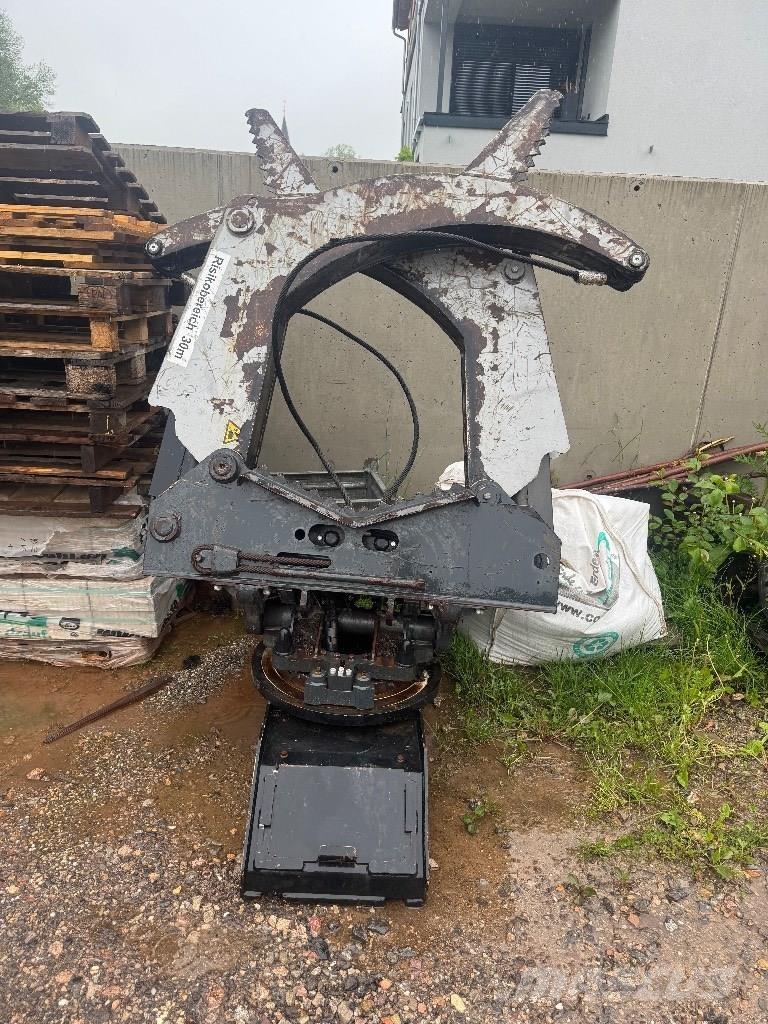 Komatsu 875 フォワーダー
