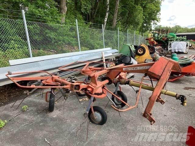 Deutz-Fahr KH400 DN テッダー・テッダーレーキ