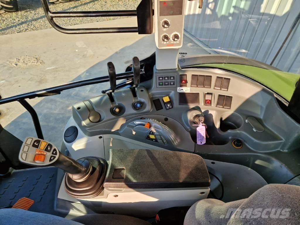 CLAAS Arion 420 トラクター