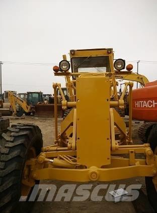 Komatsu GD 661 モーターグレーダー
