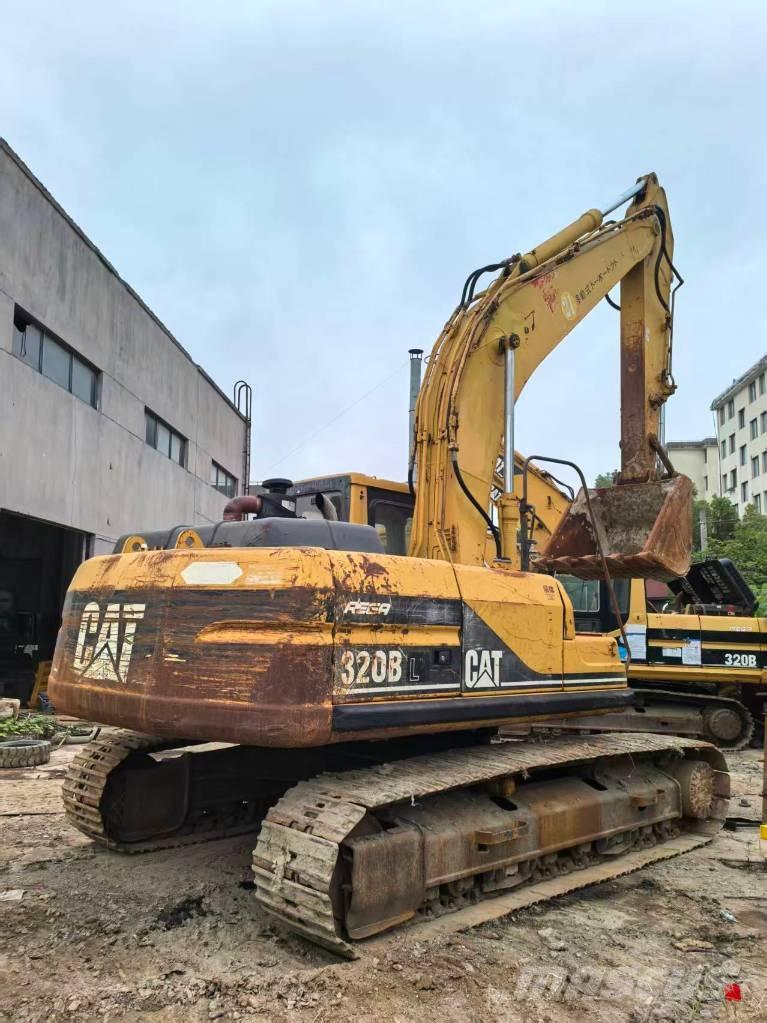 CAT 320BL 中型油圧ショベル 7ｔ-12ｔ（ユンボ・パワーショベル・バックホー）