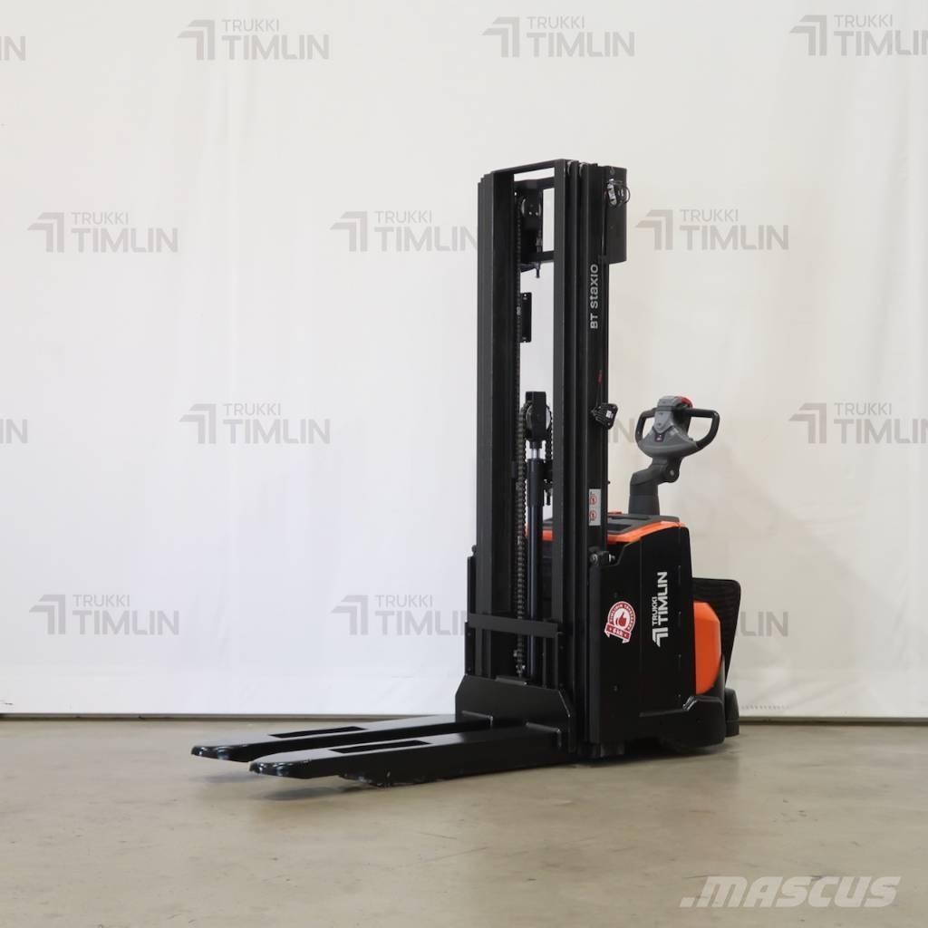 Toyota SWE120L 自走式スタッカー