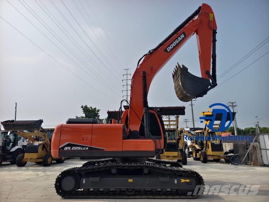Doosan DX 225 LCA 大型油圧ショベル12t以上（パワーショベル・ユンボ）