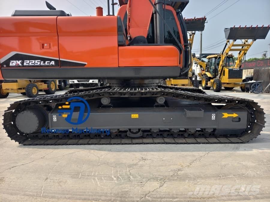 Doosan DX 225 LCA 大型油圧ショベル12t以上（パワーショベル・ユンボ）