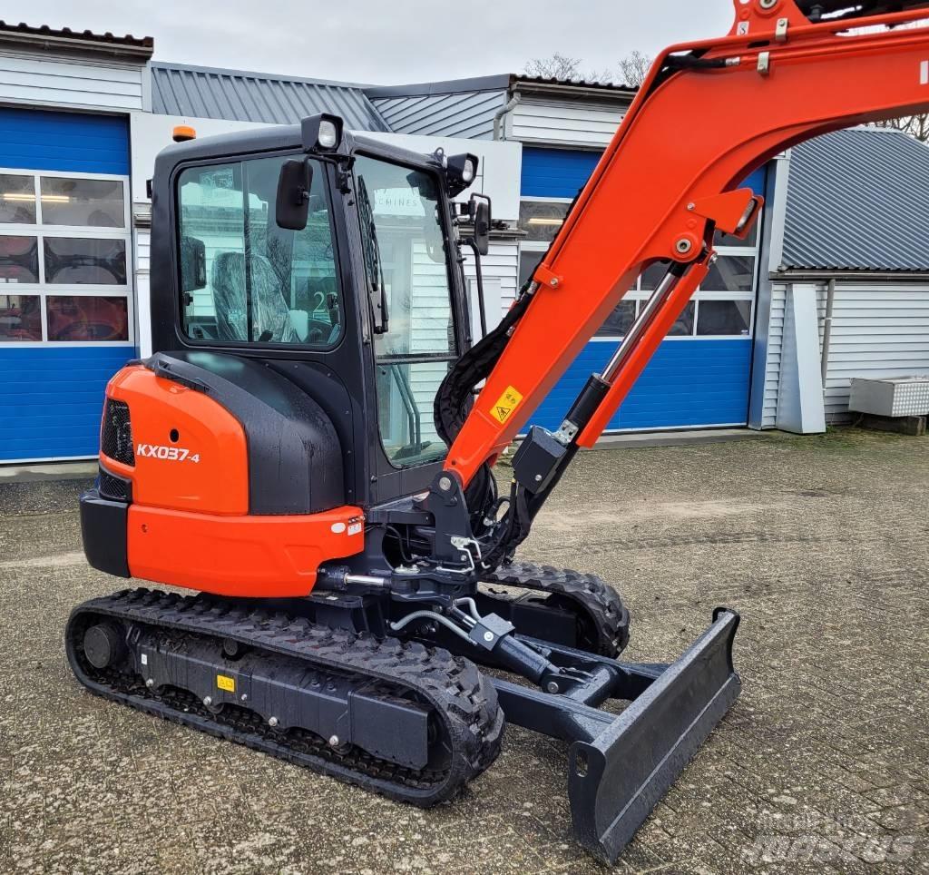 Kubota KX 037-4 ミニ油圧ショベル 7t以下（ミニユンボ・ミニディガー）