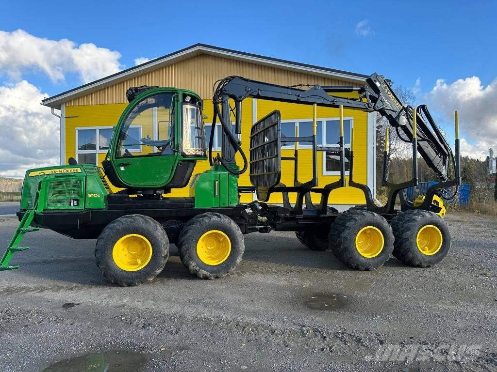 John Deere 810 E フォワーダー