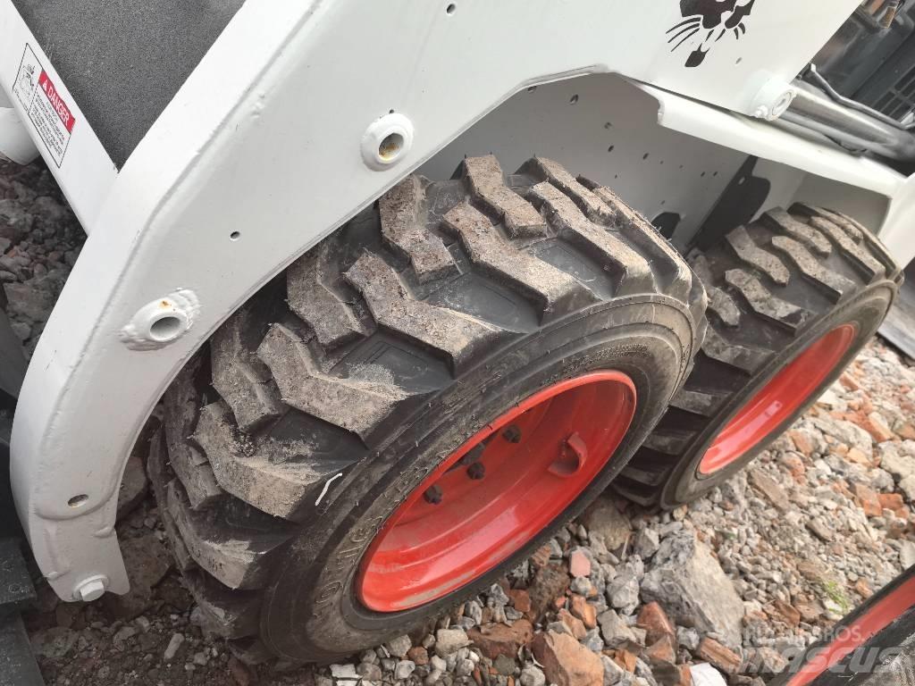 Bobcat S 130 スキッドステアローダー