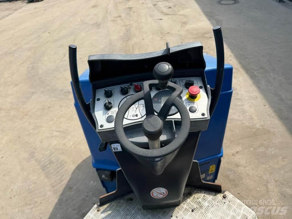 Bomag BW 100 AD-5 タンデムローラ