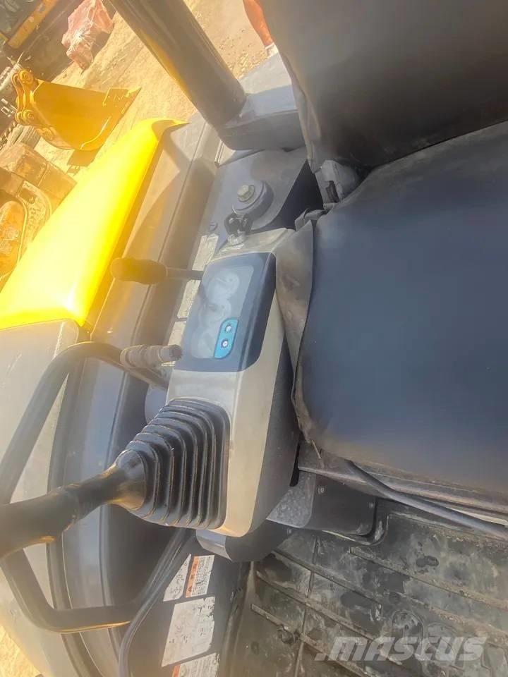 Komatsu PC 40 MR-2 ミニ油圧ショベル 7t以下（ミニユンボ・ミニディガー）