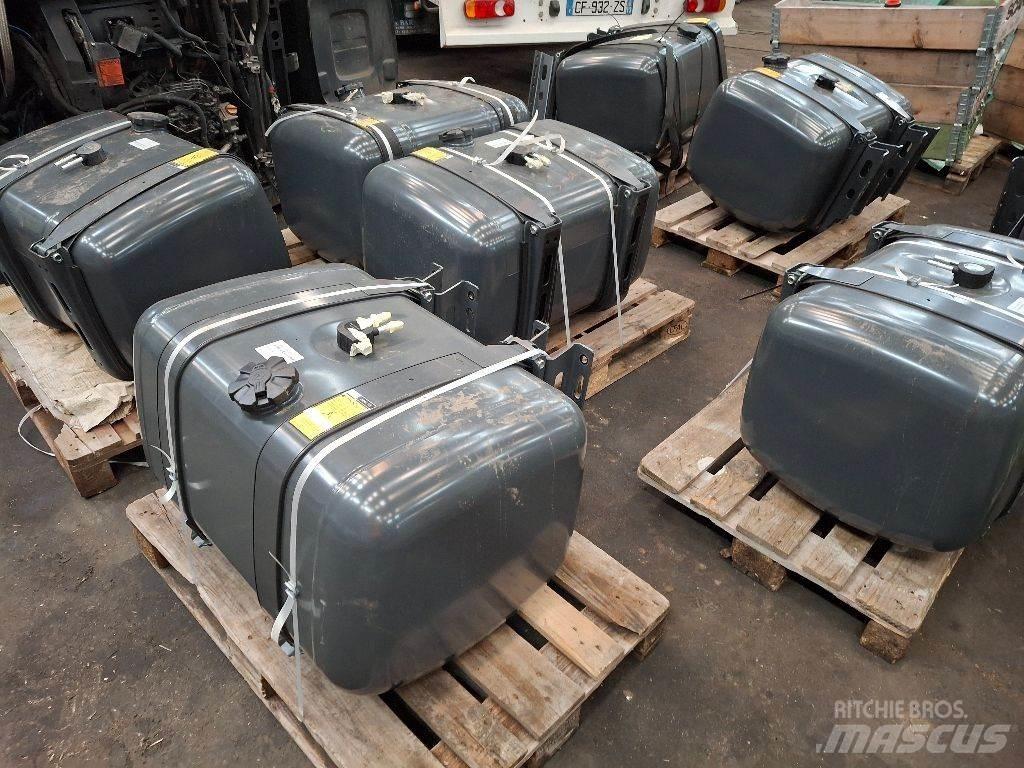 Mercedes-Benz 290L 燃料タンクと添加剤用タンク