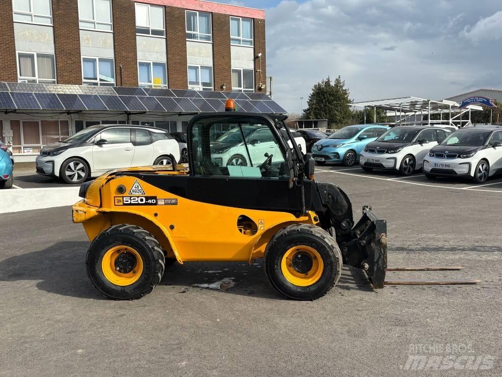 JCB 520-40 テレスコーピックハンドラー