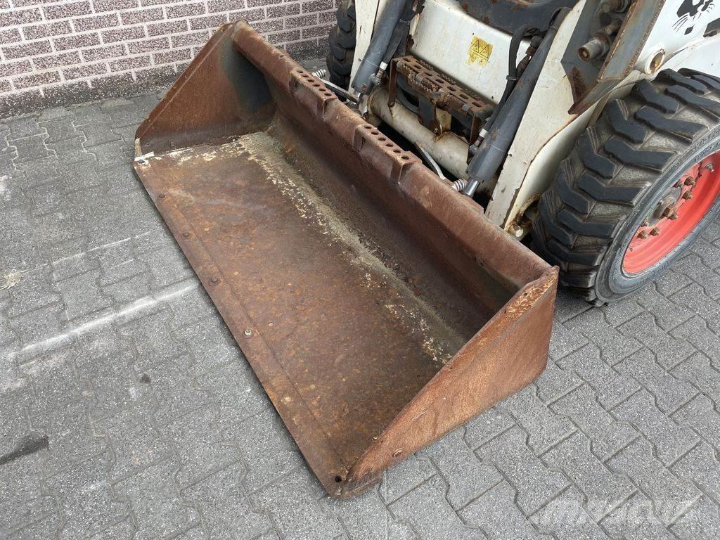 Bobcat S550 スキッドステアローダー