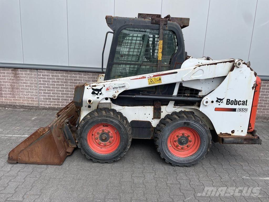 Bobcat S550 スキッドステアローダー