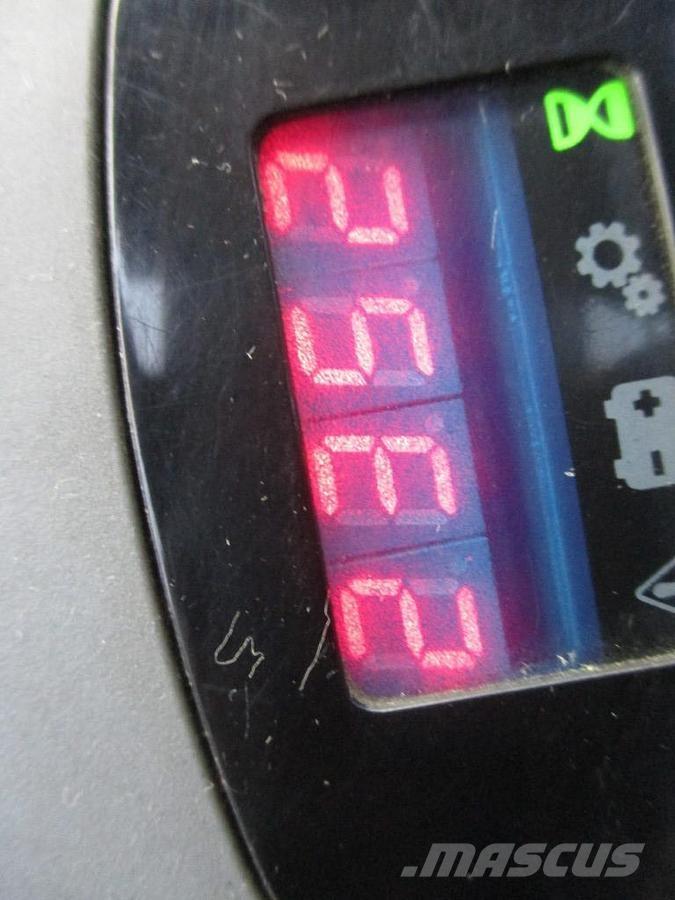 Toyota LPE250 ローリフトとプラットフォーム