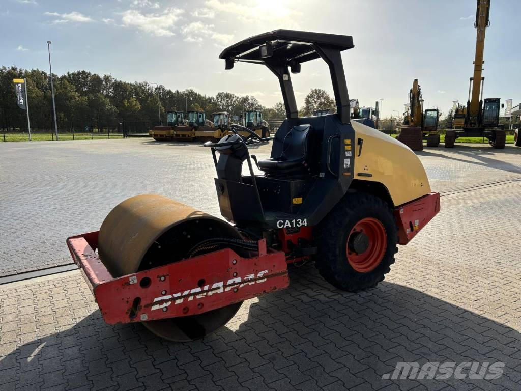 Dynapac CA 134 D 振動ローラ