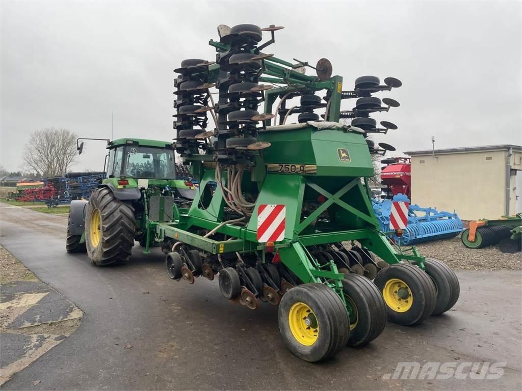 John Deere 750A 6m 種蒔き機械