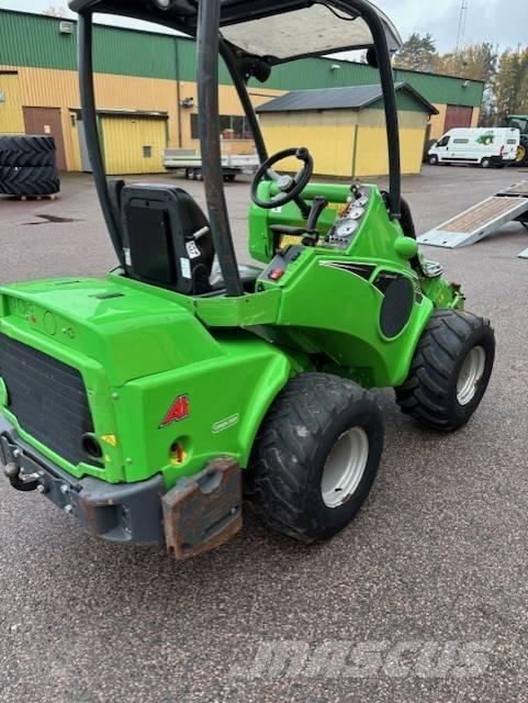 Avant 528 トラクター