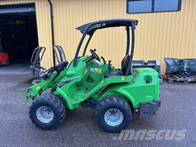 Avant 528 トラクター