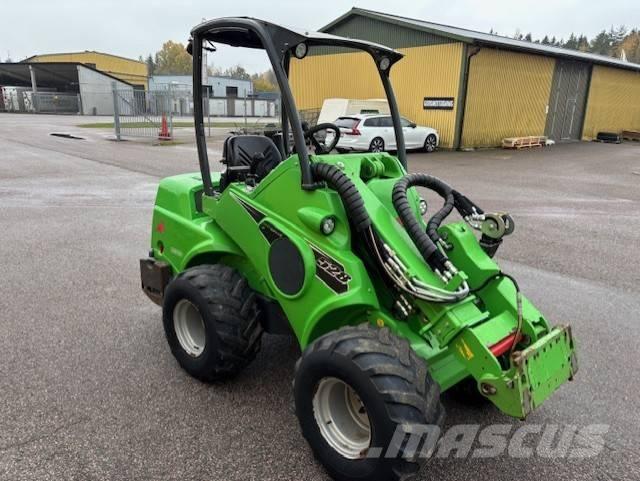 Avant 528 トラクター