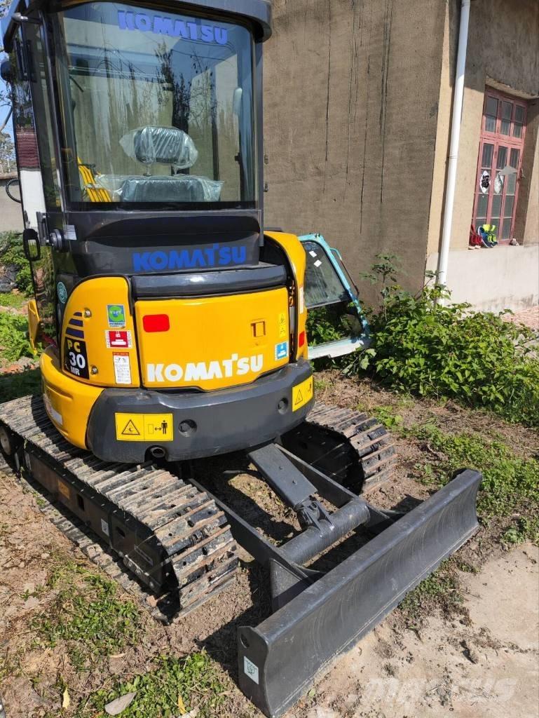 Komatsu PC 30 MR ミニ油圧ショベル 7t以下（ミニユンボ・ミニディガー）