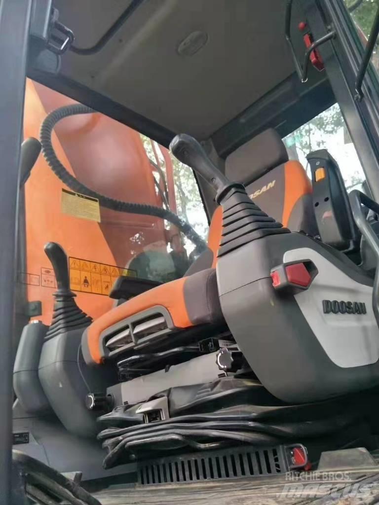 Doosan DX 530 中型油圧ショベル 7ｔ-12ｔ（ユンボ・パワーショベル・バックホー）