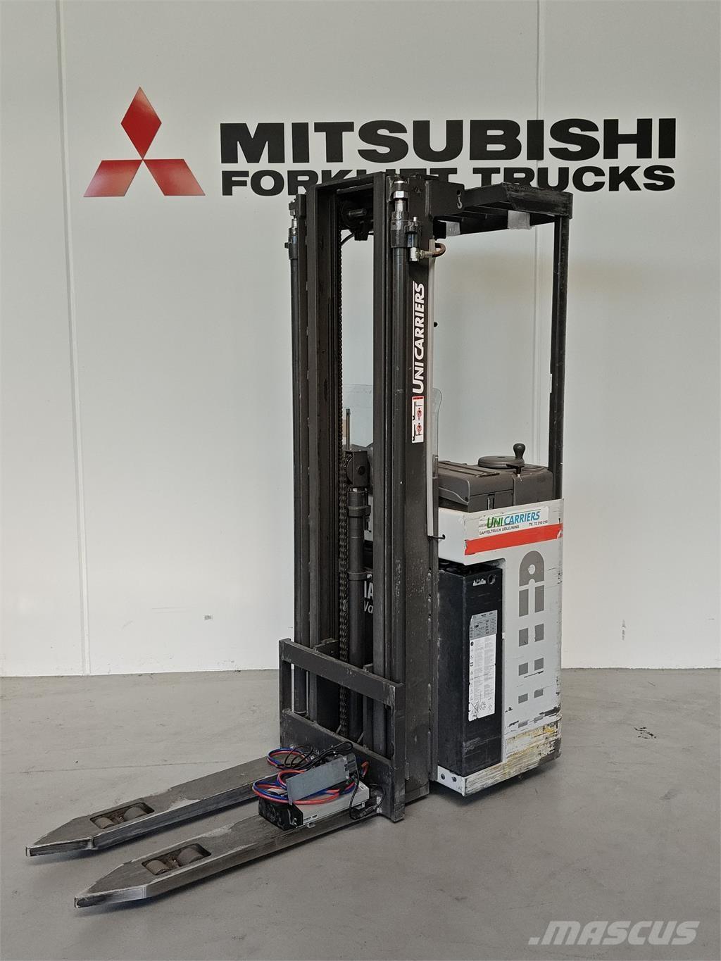 Atlet AJN160 自走式スタッカー