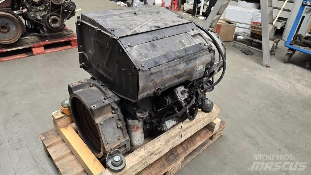 Deutz BF4L914 エンジン