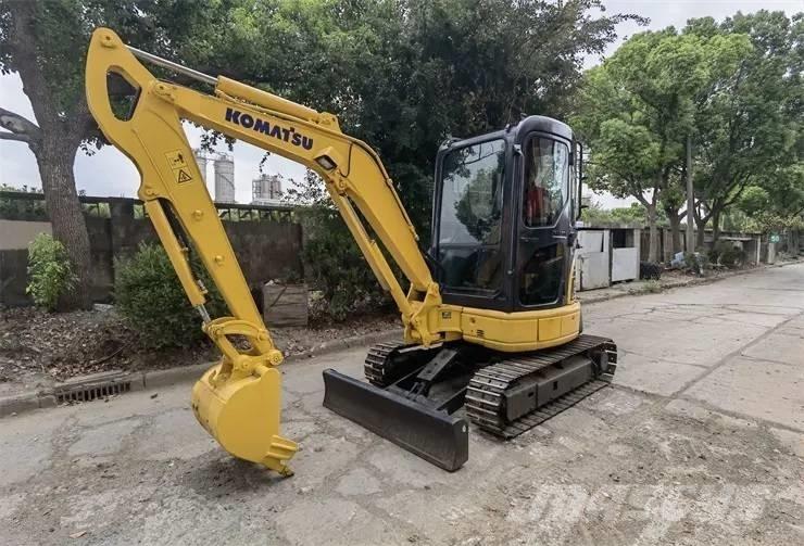 Komatsu PC35 ミニ油圧ショベル 7t以下（ミニユンボ・ミニディガー）