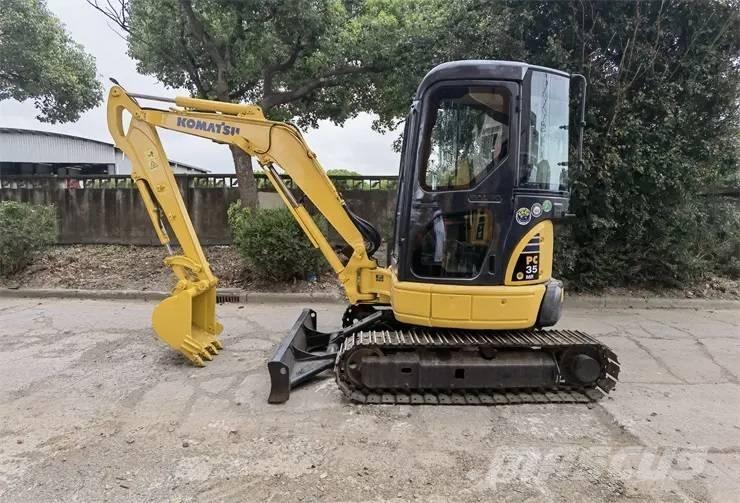 Komatsu PC35 ミニ油圧ショベル 7t以下（ミニユンボ・ミニディガー）