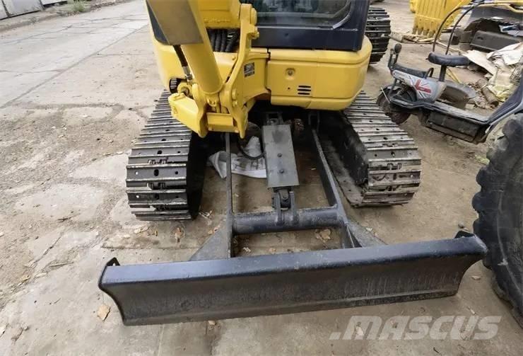 Komatsu PC35 ミニ油圧ショベル 7t以下（ミニユンボ・ミニディガー）