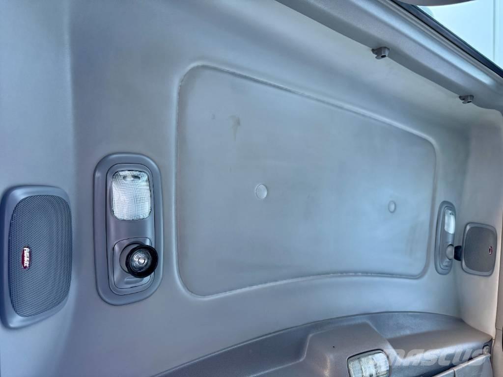 Peterbilt 388 中古トラクターヘッド | トレーラーヘッド