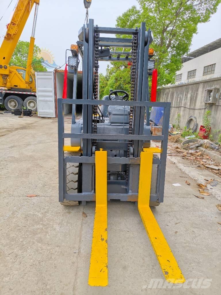 Komatsu FD 30 ディーゼル・軽油