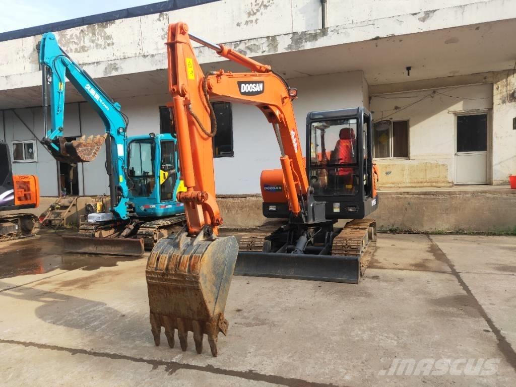Doosan DH55 ミニ油圧ショベル 7t以下（ミニユンボ・ミニディガー）