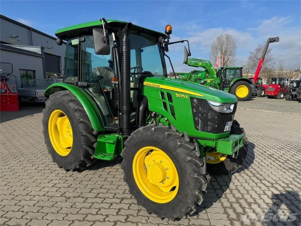 John Deere 5075E トラクター