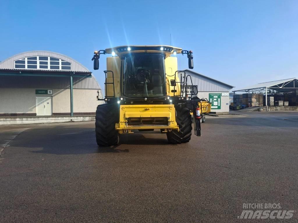 New Holland CX8.70 コンバイン