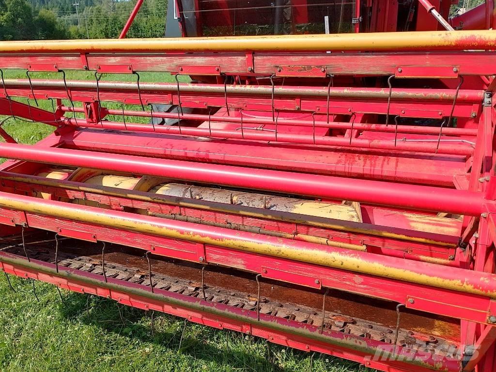 Massey Ferguson 16 コンバイン